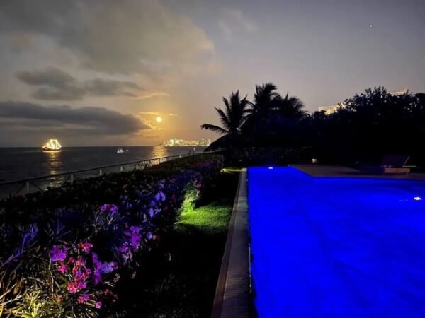 Casa Blanca- Cancun’s Hotel Zone beachfront  vacation rental - Image 6