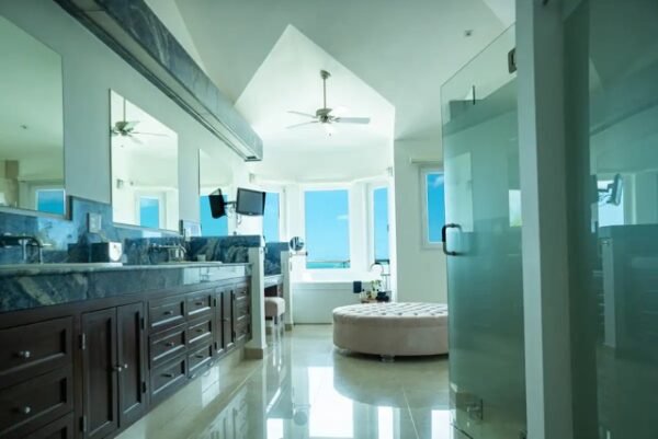 Casa Blanca- Cancun’s Hotel Zone beachfront  vacation rental - Image 10